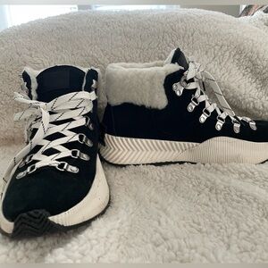 Sorel Out and About III conquest waterproof boot size 9.